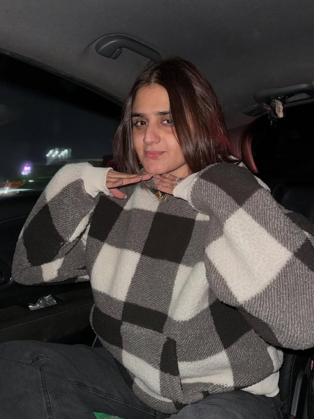 Hira Mani’s Pictures Without Makeup Sparks Backlash