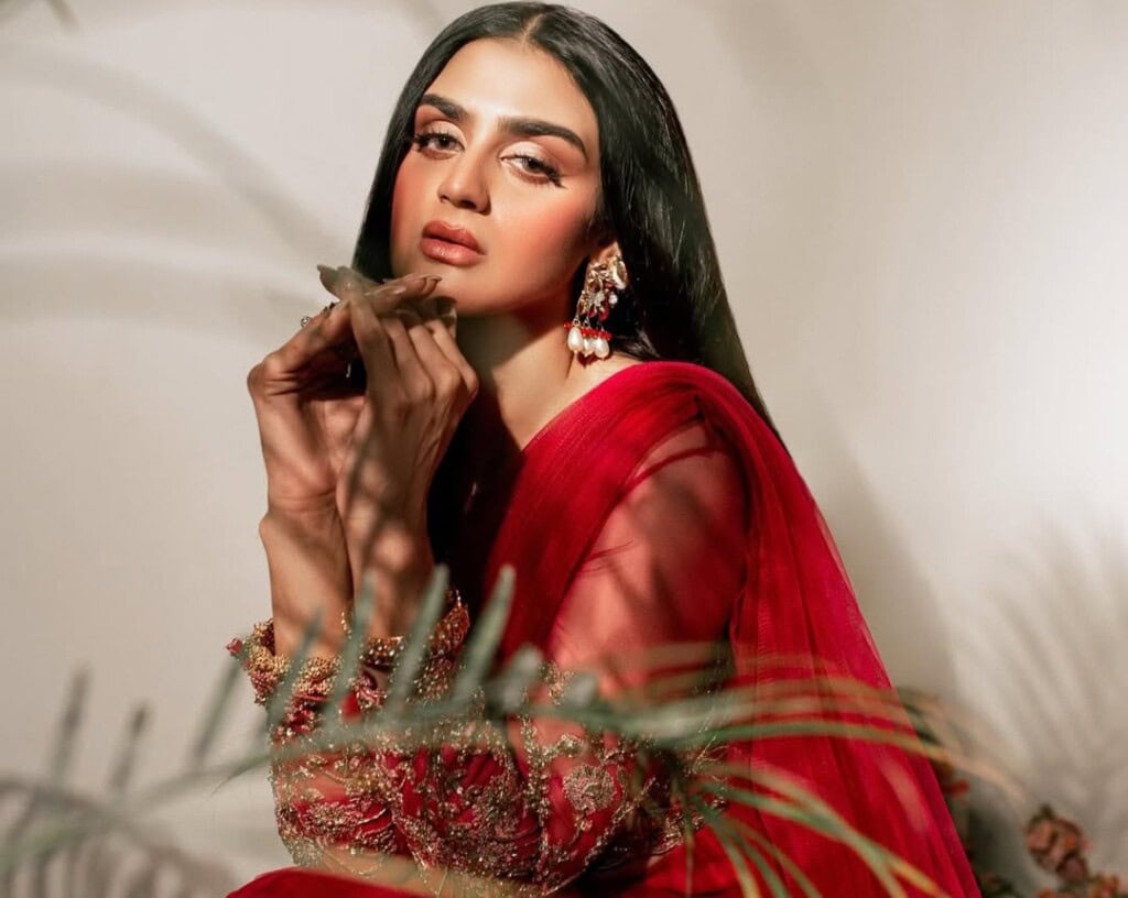 Hira Mani’s Pictures Without Makeup Sparks Backlash