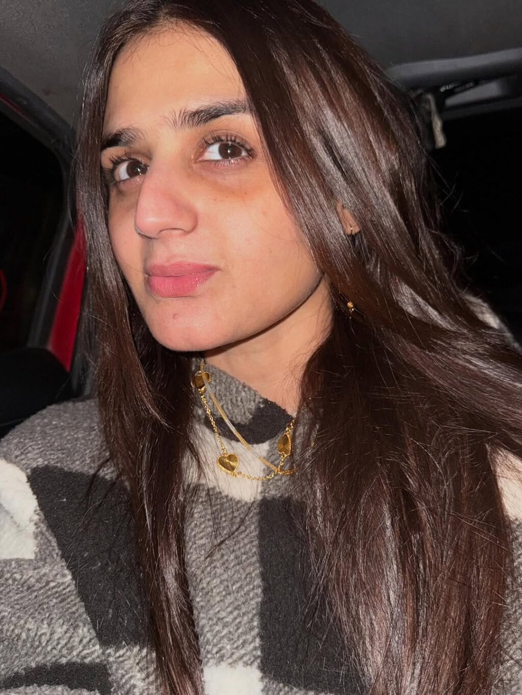 Hira Mani’s Pictures Without Makeup Sparks Backlash