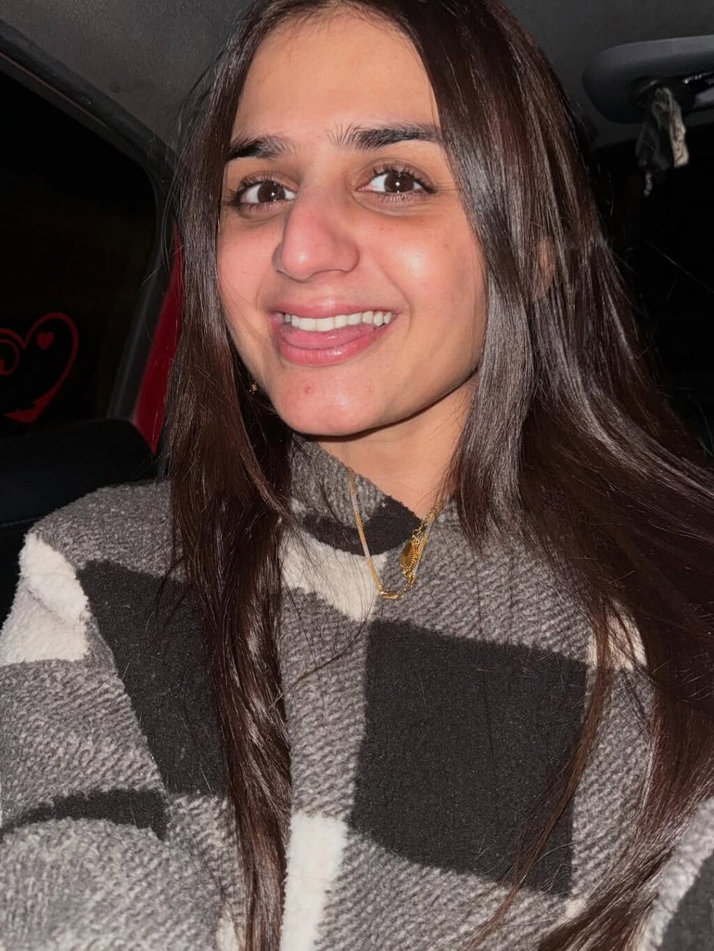 Hira Mani’s Pictures Without Makeup Sparks Backlash