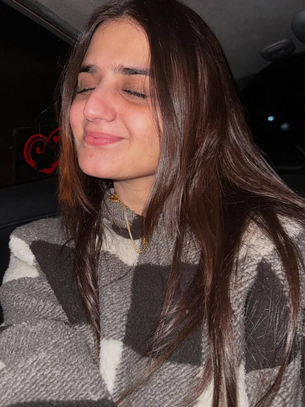 Hira Mani’s Pictures Without Makeup Sparks Backlash