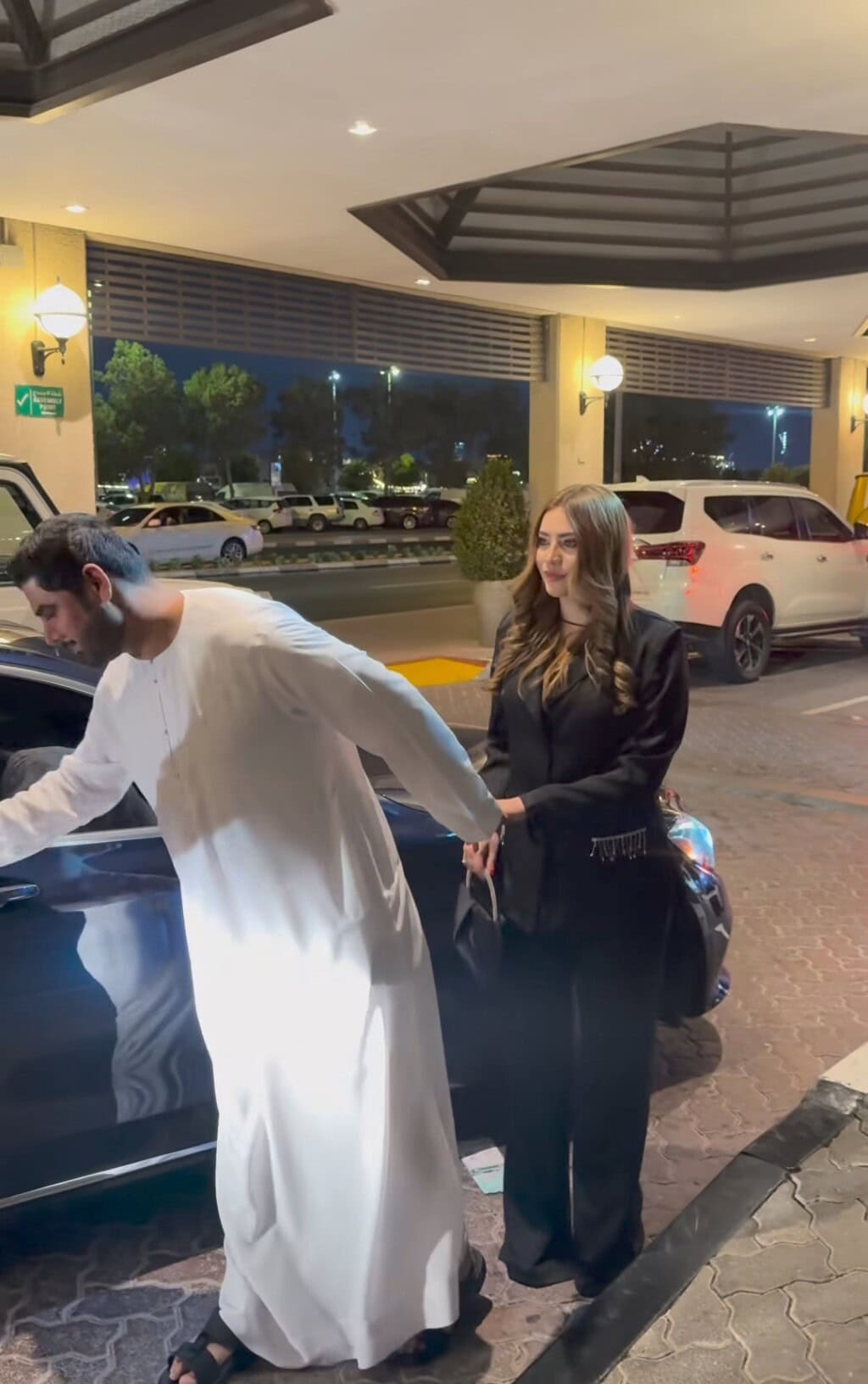 Neelam Muneer Videos With Husband Get Praise