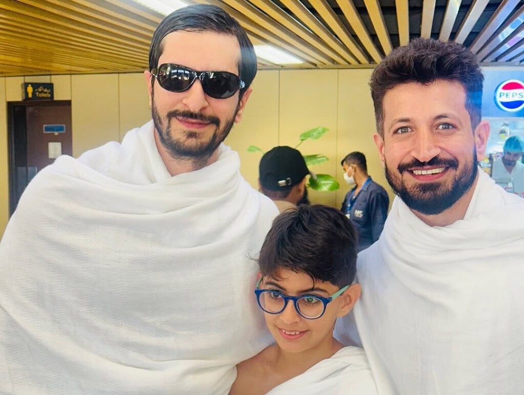 Saba Faisal Performs Umrah with Sons & Grandson