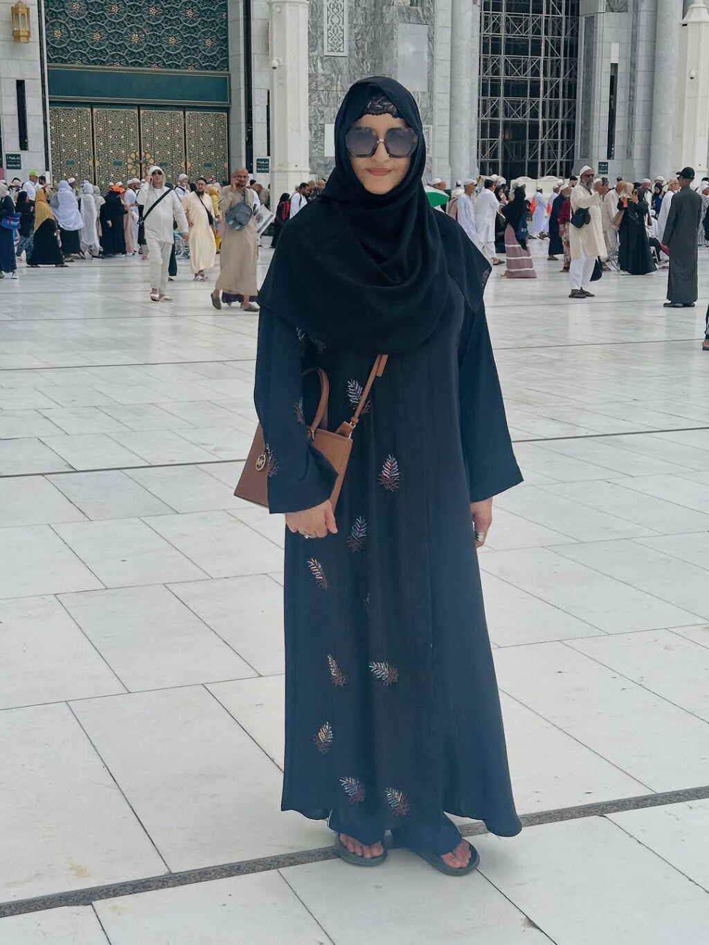 Saba Faisal Performs Umrah with Sons & Grandson