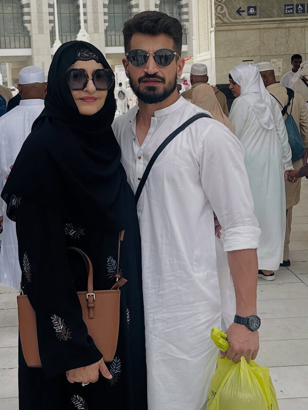 Saba Faisal Performs Umrah with Sons & Grandson