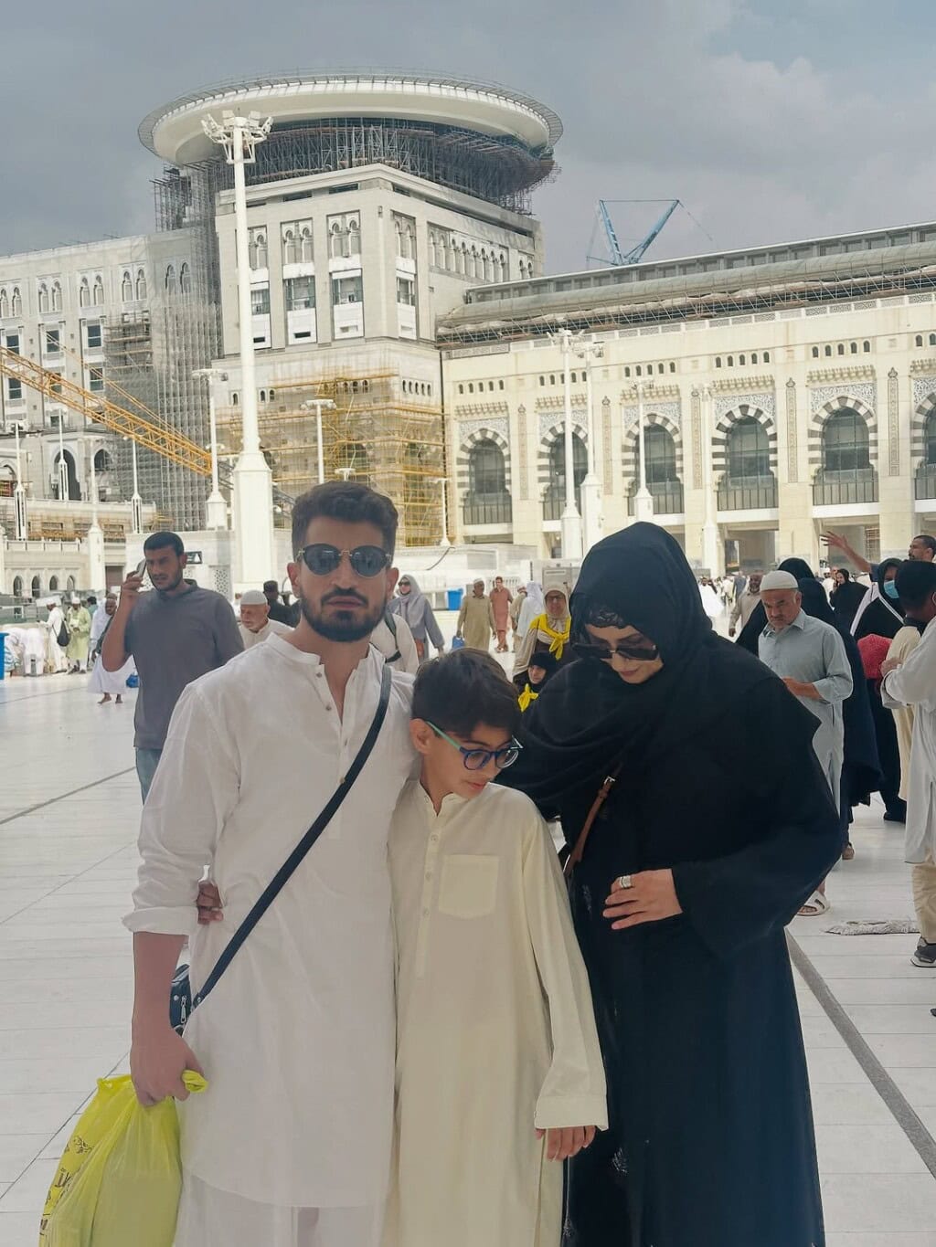 Saba Faisal Performs Umrah with Sons & Grandson