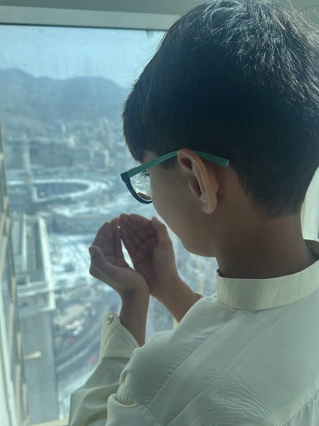 Saba Faisal Performs Umrah with Sons & Grandson