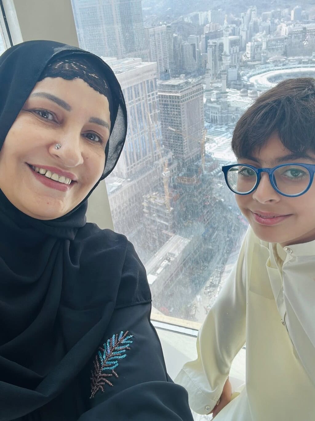 Saba Faisal Performs Umrah with Sons & Grandson