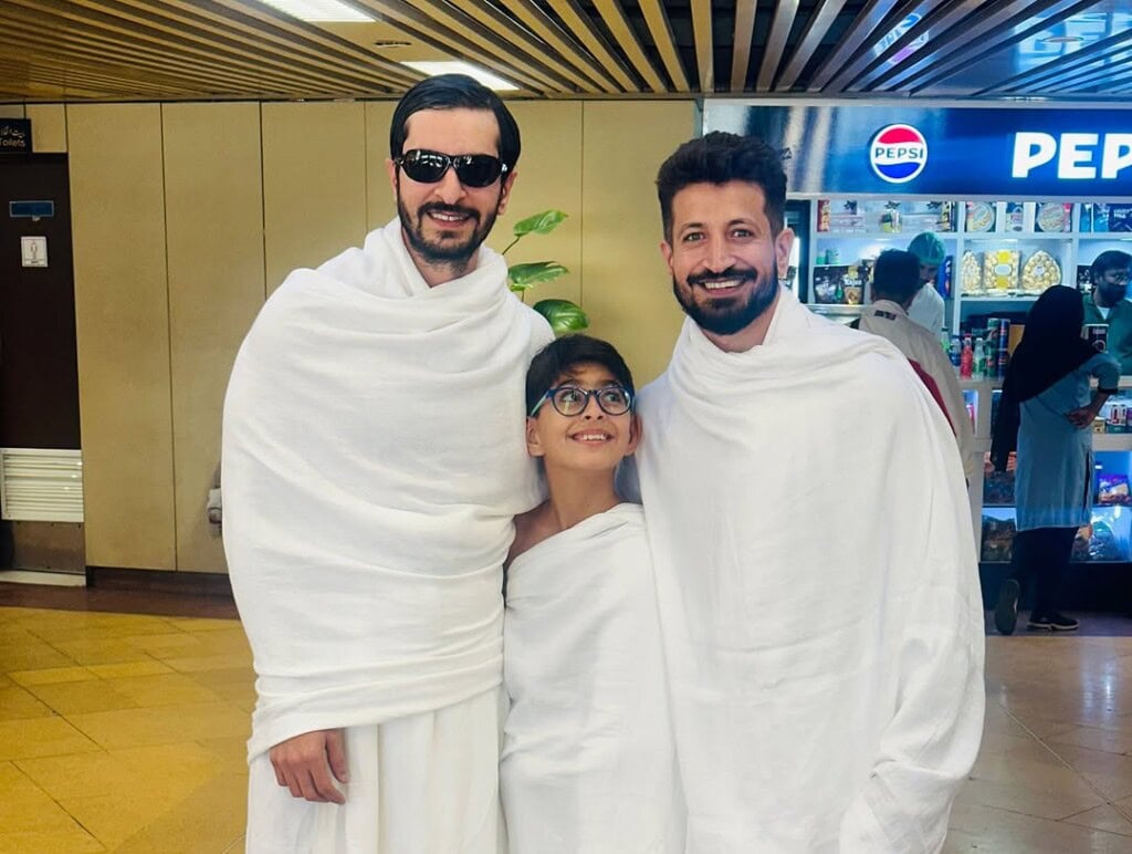 Saba Faisal Performs Umrah with Sons & Grandson