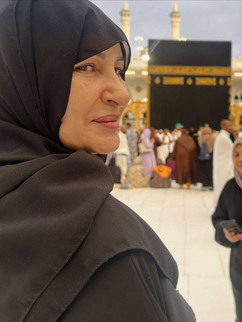 Saba Faisal Performs Umrah with Sons & Grandson