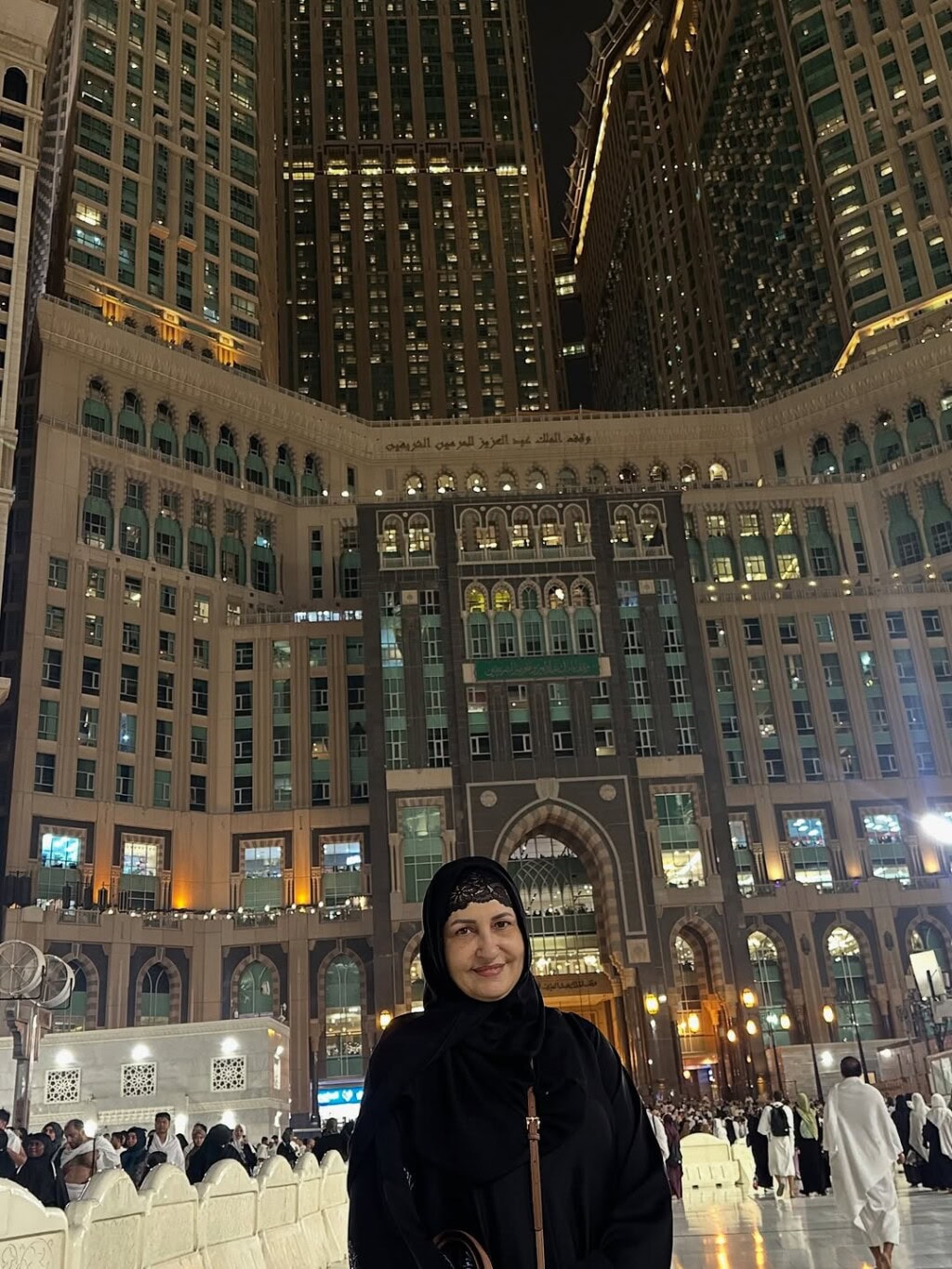 Saba Faisal Performs Umrah with Sons & Grandson