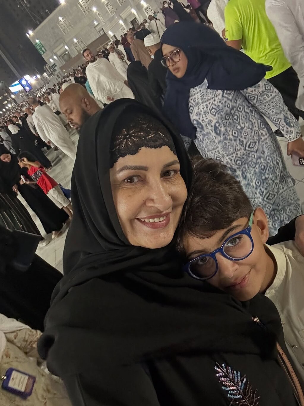 Saba Faisal Performs Umrah with Sons & Grandson