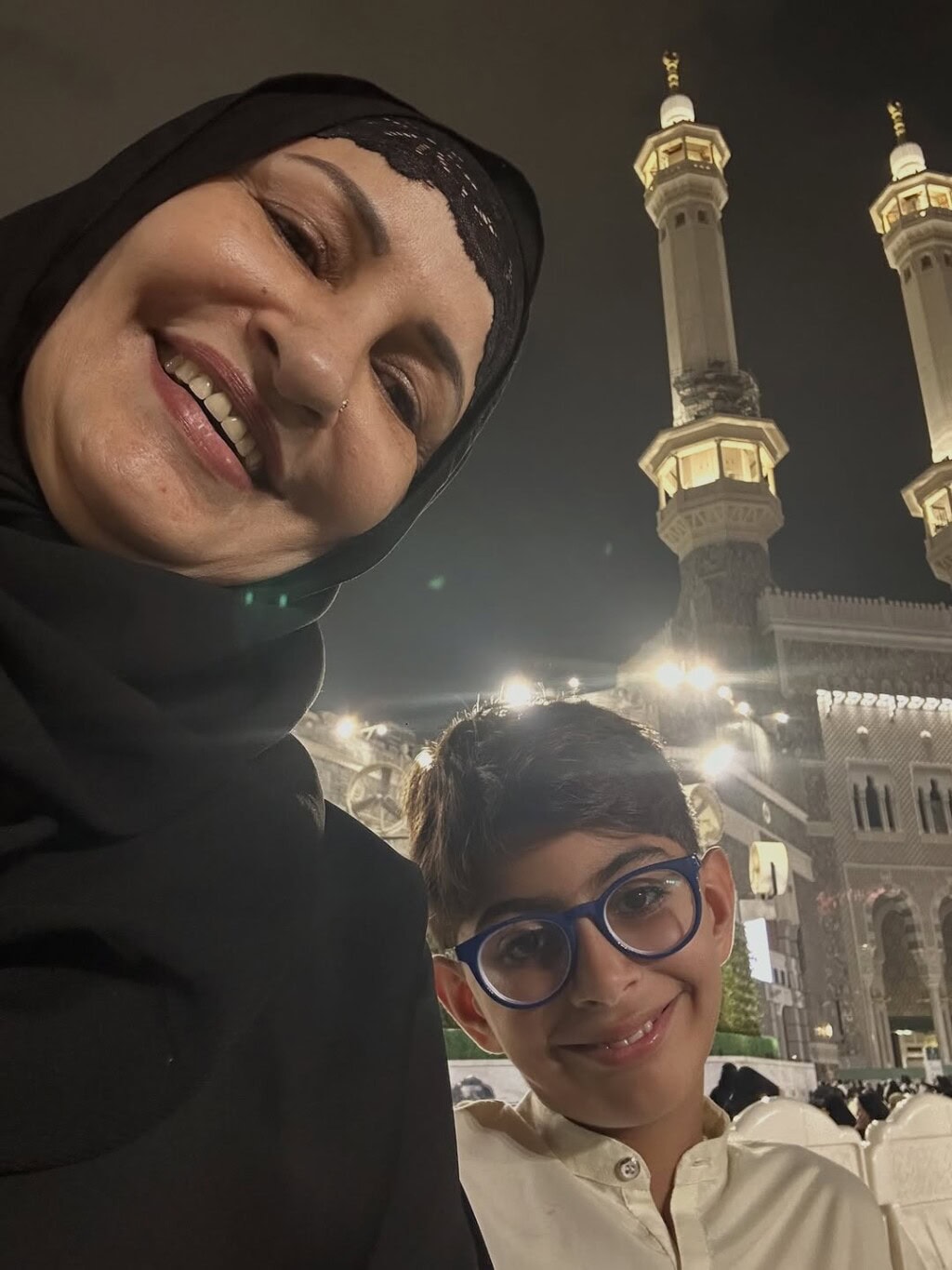 Saba Faisal Performs Umrah with Sons & Grandson