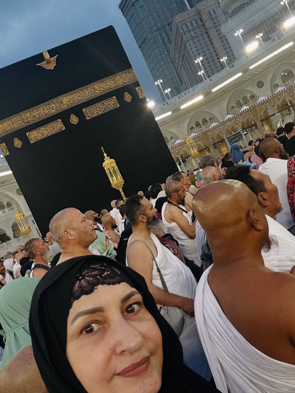 Saba Faisal Performs Umrah with Sons & Grandson