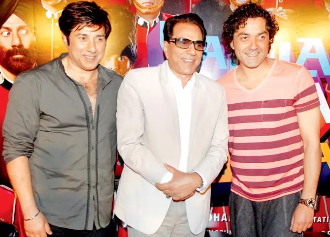 Bollywood Legend Dharmendra Passes Away