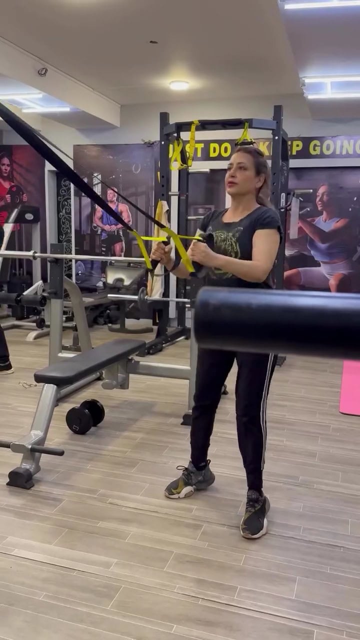 Senior Actress Farah Nadeem’s Gym Video Receives Mixed Reactions