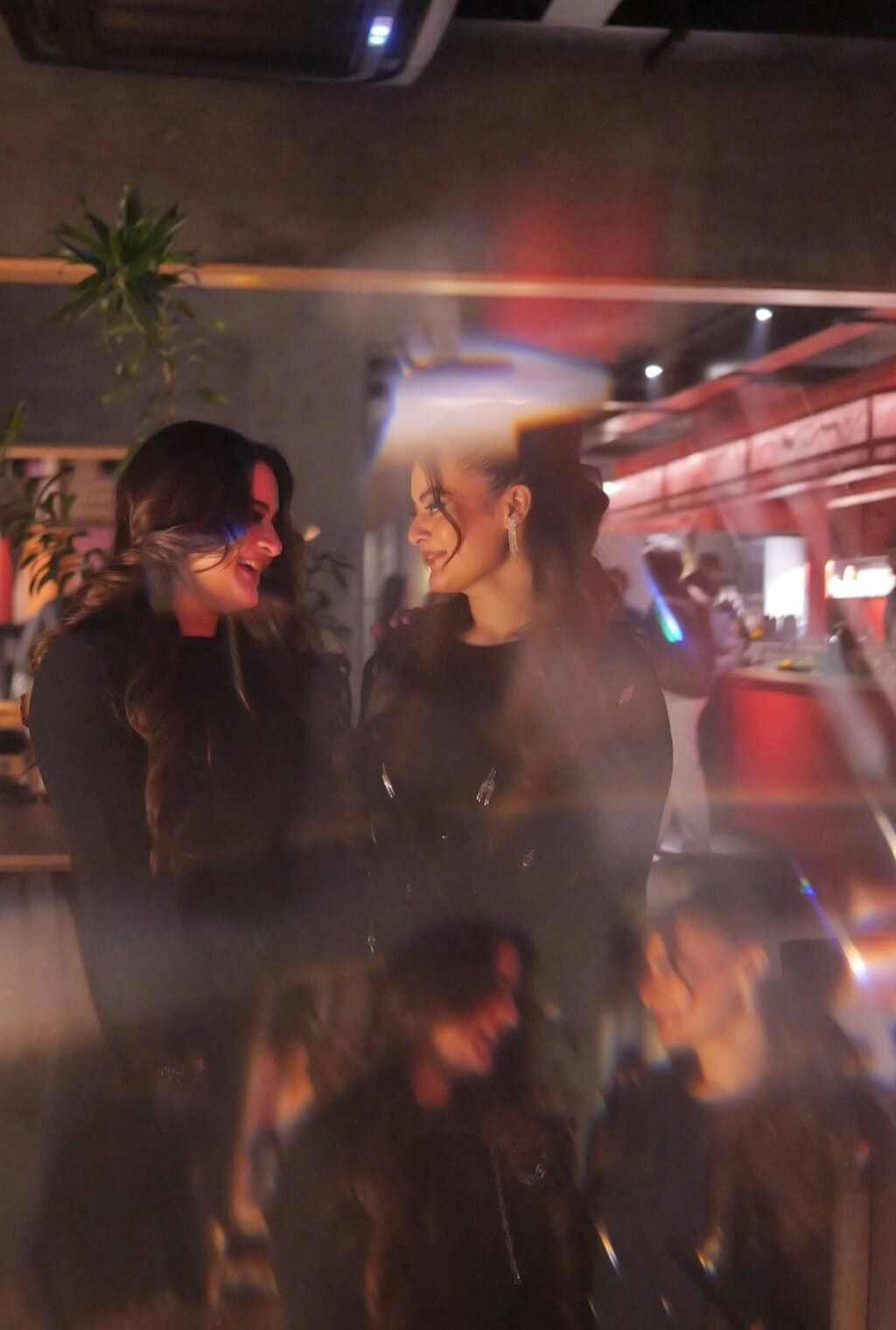 Friends Celebrate Aiman Khan & Minal Khan’s Birthday Bash