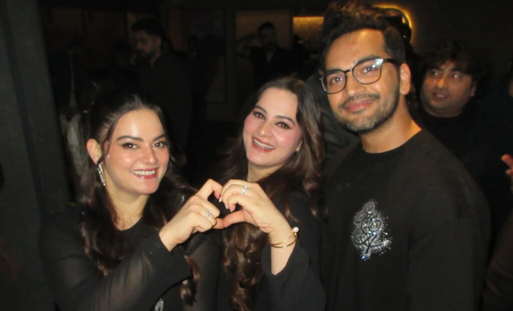Friends Celebrate Aiman Khan & Minal Khan’s Birthday Bash