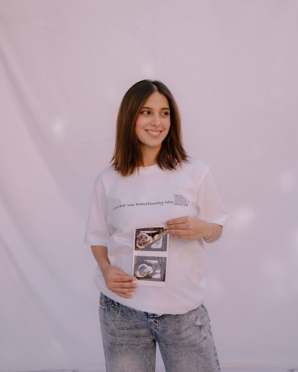 Iqra Aziz Announces Second Pregnancy