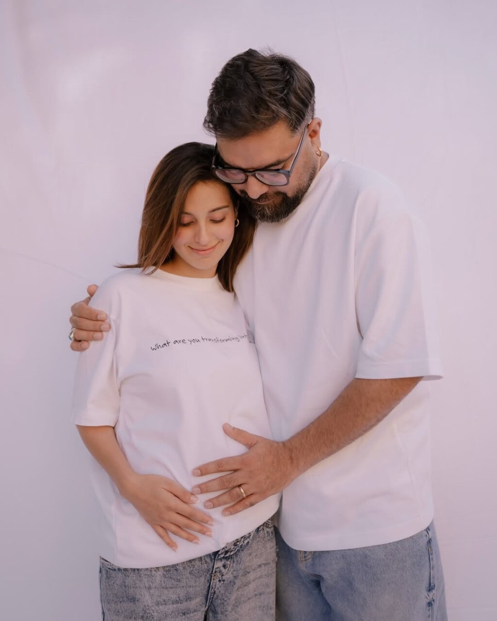 Iqra Aziz Announces Second Pregnancy