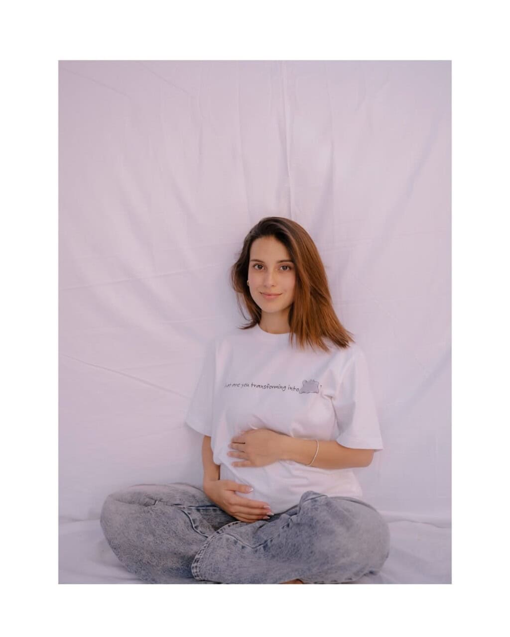 Iqra Aziz Announces Second Pregnancy