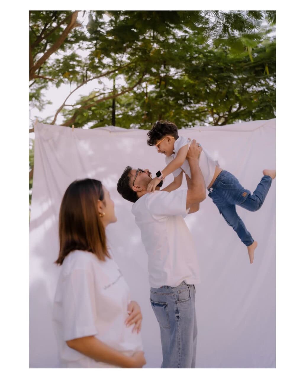 Iqra Aziz Announces Second Pregnancy