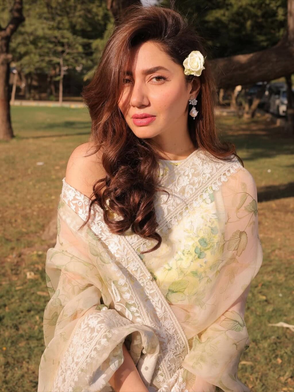 Mahira Khan & Fawad Khan Shine At Neelofar Press Meet