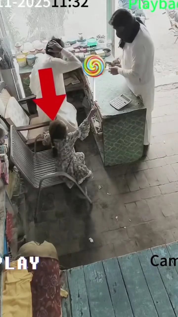 Daughter’s Innocent Gesture Saves Father From Robbery