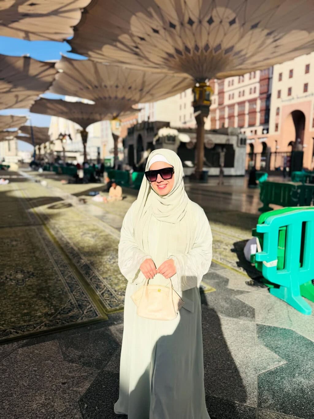 Arisha Razi Khan Performs Umrah With Husband & Son