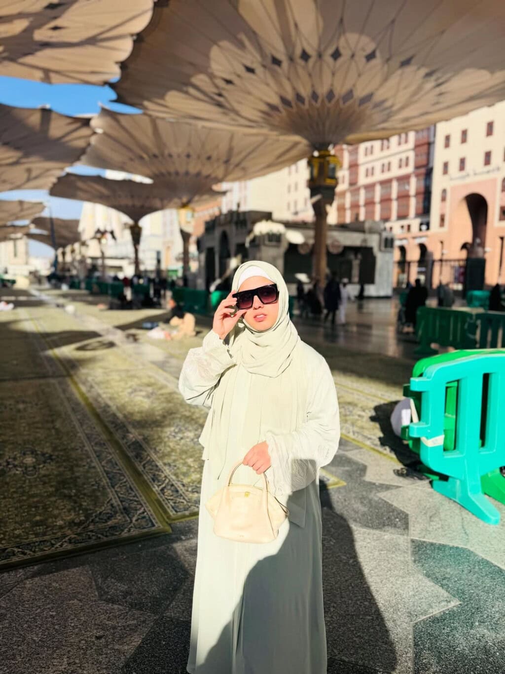 Arisha Razi Khan Performs Umrah With Husband & Son