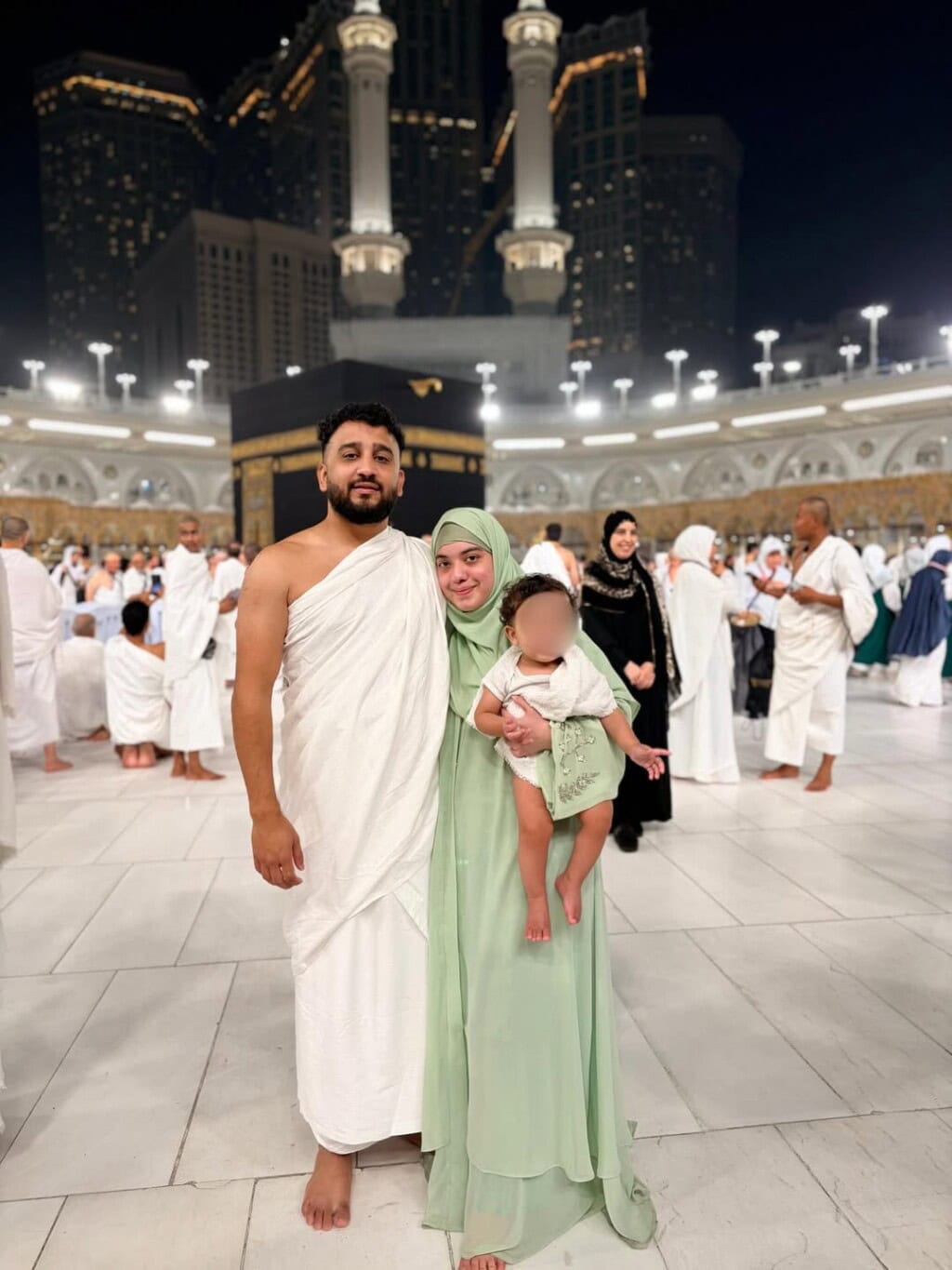 Arisha Razi Khan Performs Umrah With Husband & Son