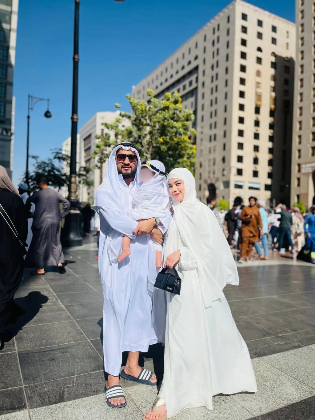 Arisha Razi Khan Performs Umrah With Husband & Son
