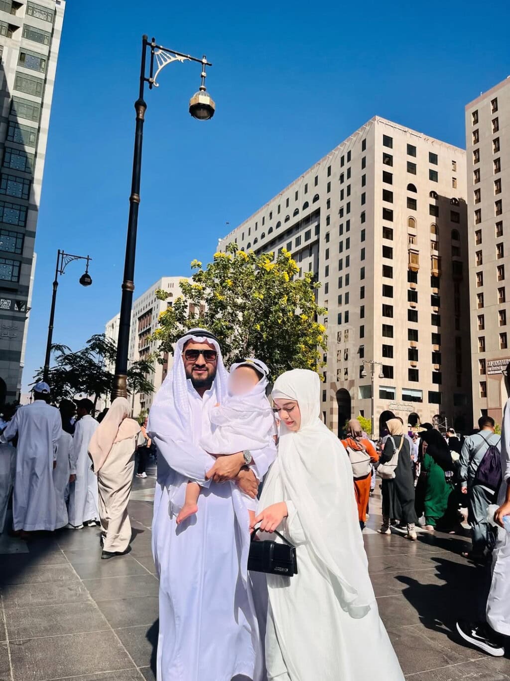 Arisha Razi Khan Performs Umrah With Husband & Son