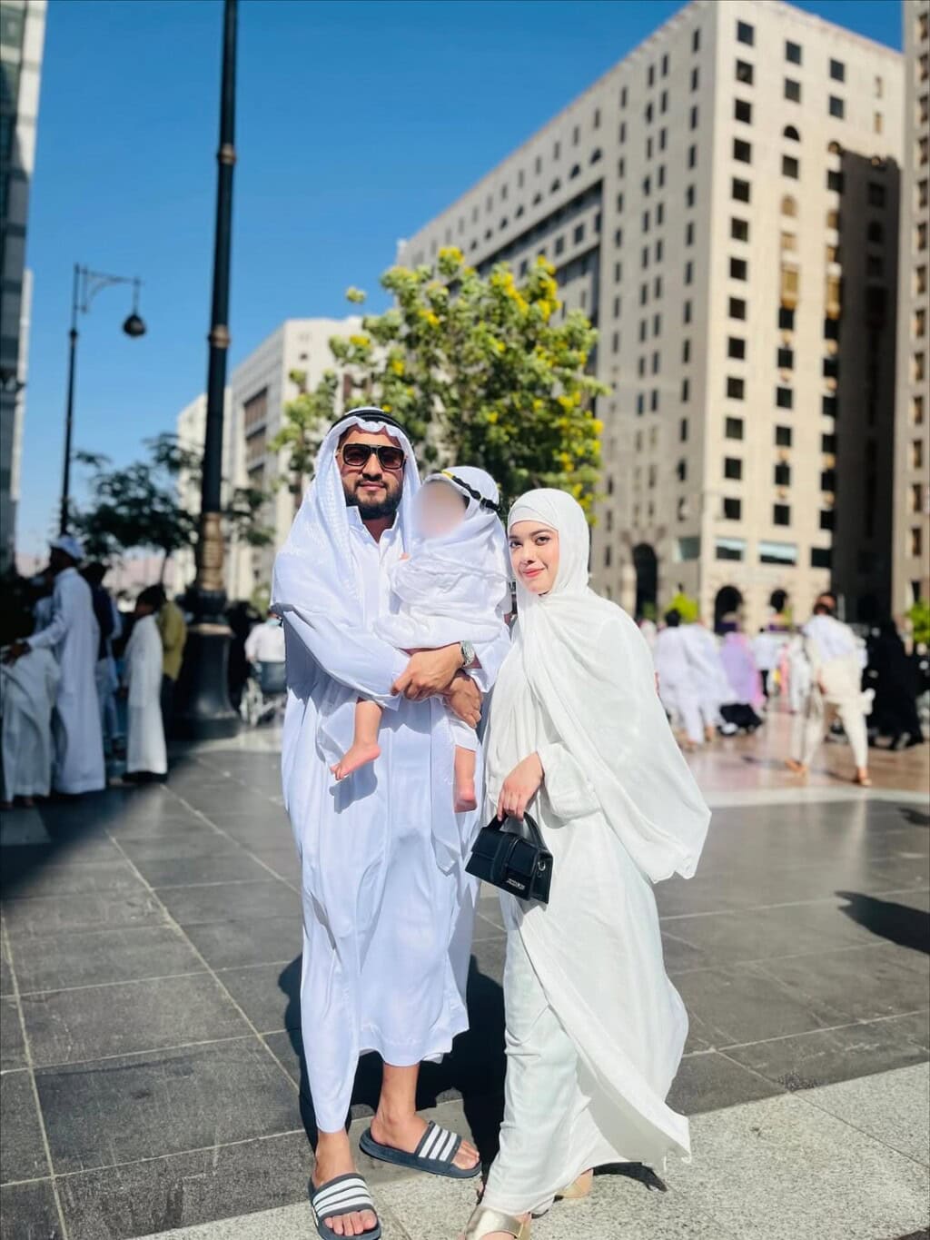 Arisha Razi Khan Performs Umrah With Husband & Son