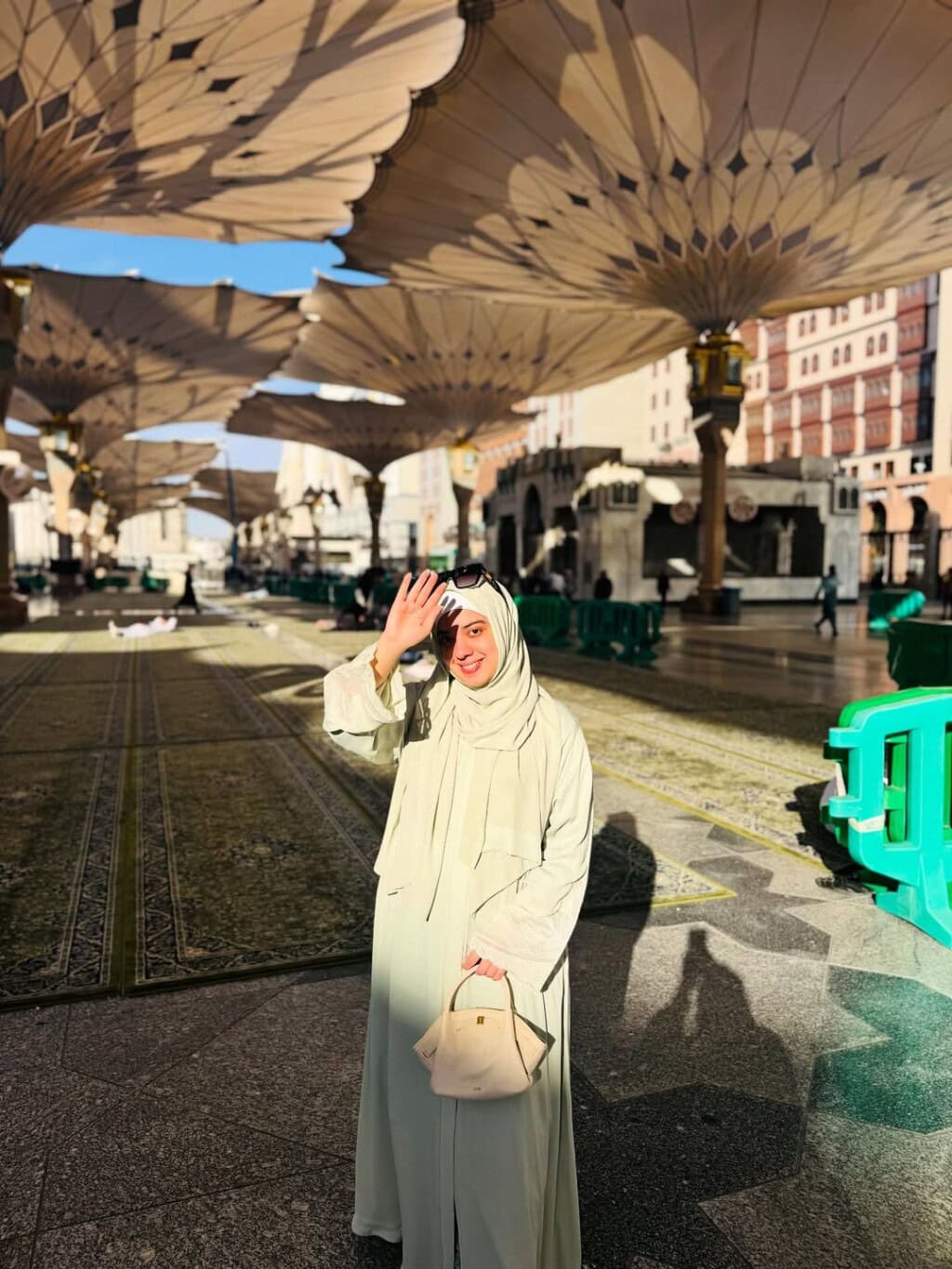 Arisha Razi Khan Performs Umrah With Husband & Son