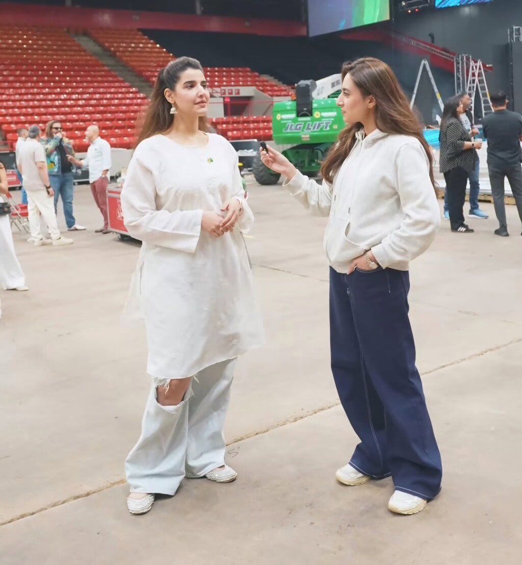 Hareem Farooq’s Ripped Jeans Look at HUM Awards Sparks Backlash