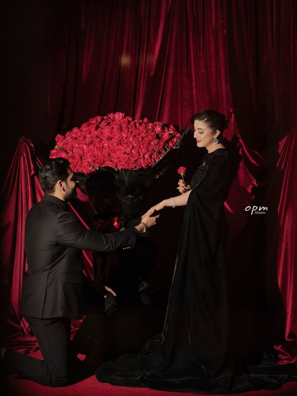 Suno To Sahi Fame Host Hina Niazi Gets Engaged