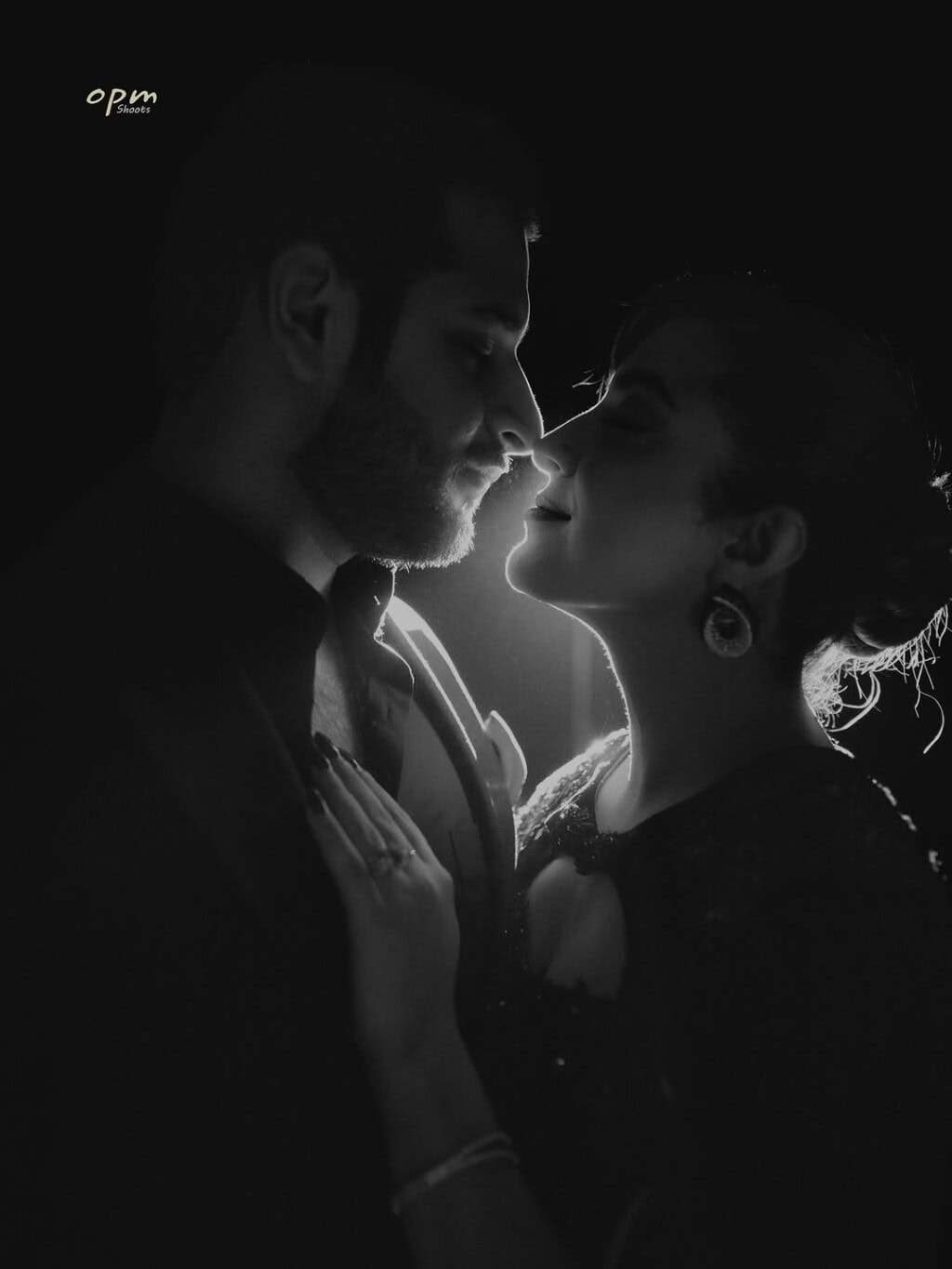 Suno To Sahi Fame Host Hina Niazi Gets Engaged