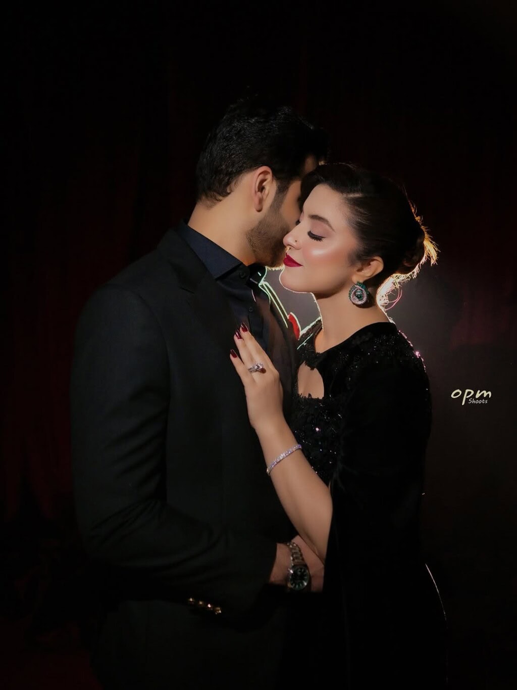 Suno To Sahi Fame Host Hina Niazi Gets Engaged