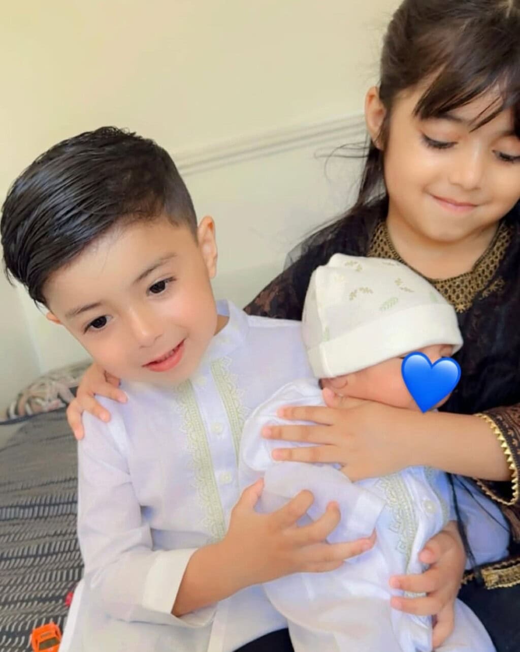 Imad Wasim Announces Divorce with Wife Sannia Ashfaq