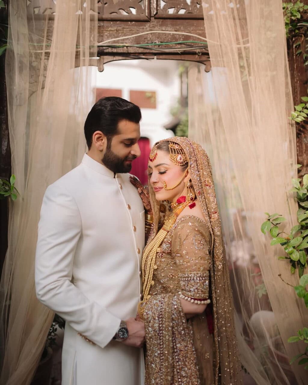 Hina Niazi Barat Pictures & Video