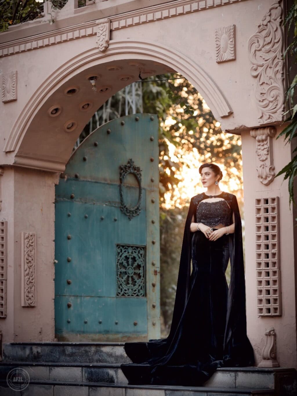 Suno To Sahi Fame Host Hina Niazi Gets Engaged