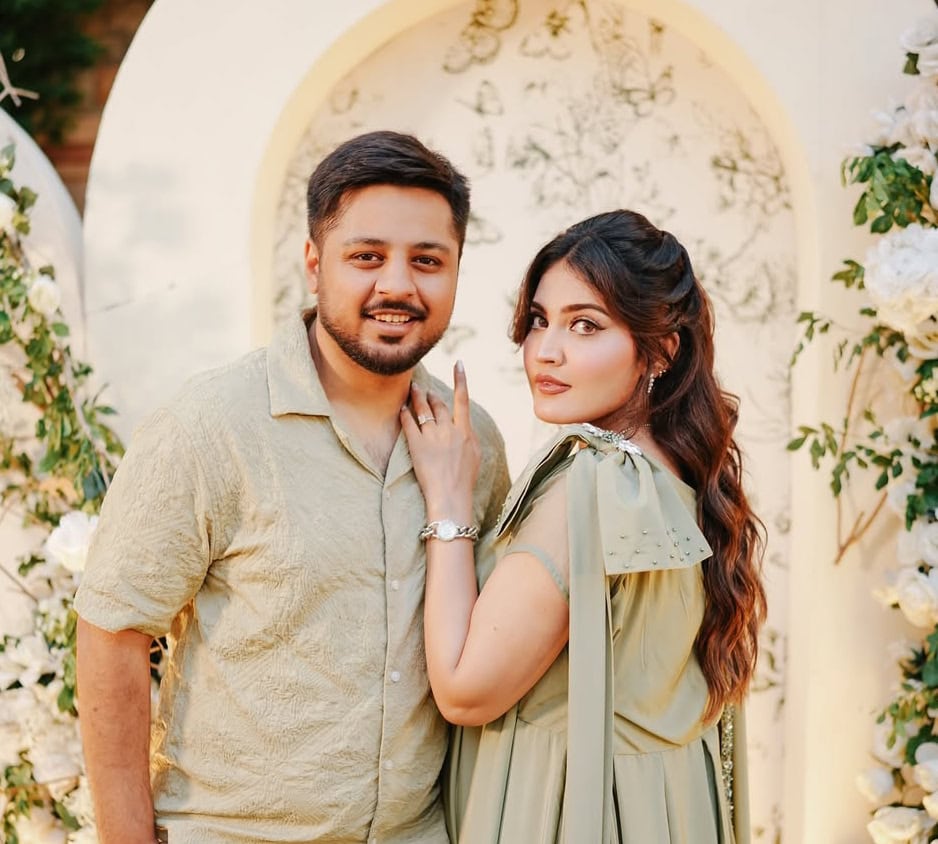 Iqra Kanwal and Areeb Pervaiz’s Beautiful Anniversary Photoshoot