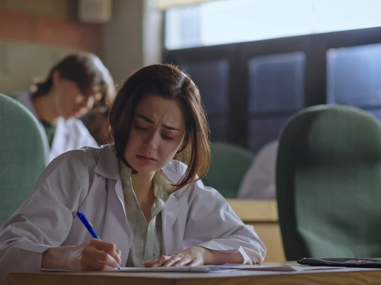 Meri Zindagi Hai Tu Episode 10 – Ayra’s Day Dreaming During Exam Questioned