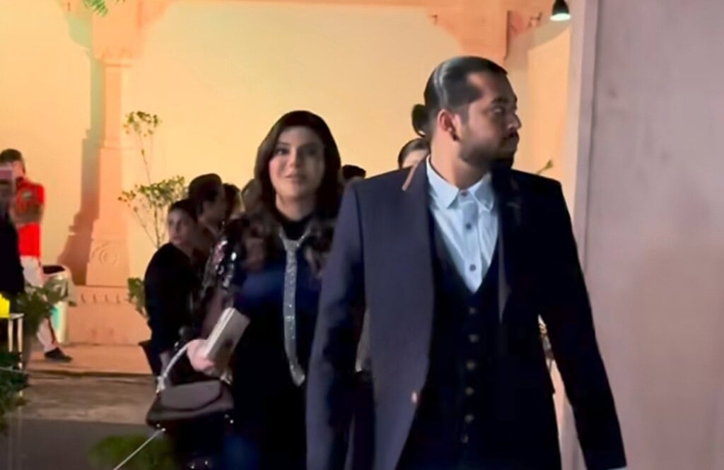 Nida Yasir’s Appearance in LSA with Son Gets Noticed