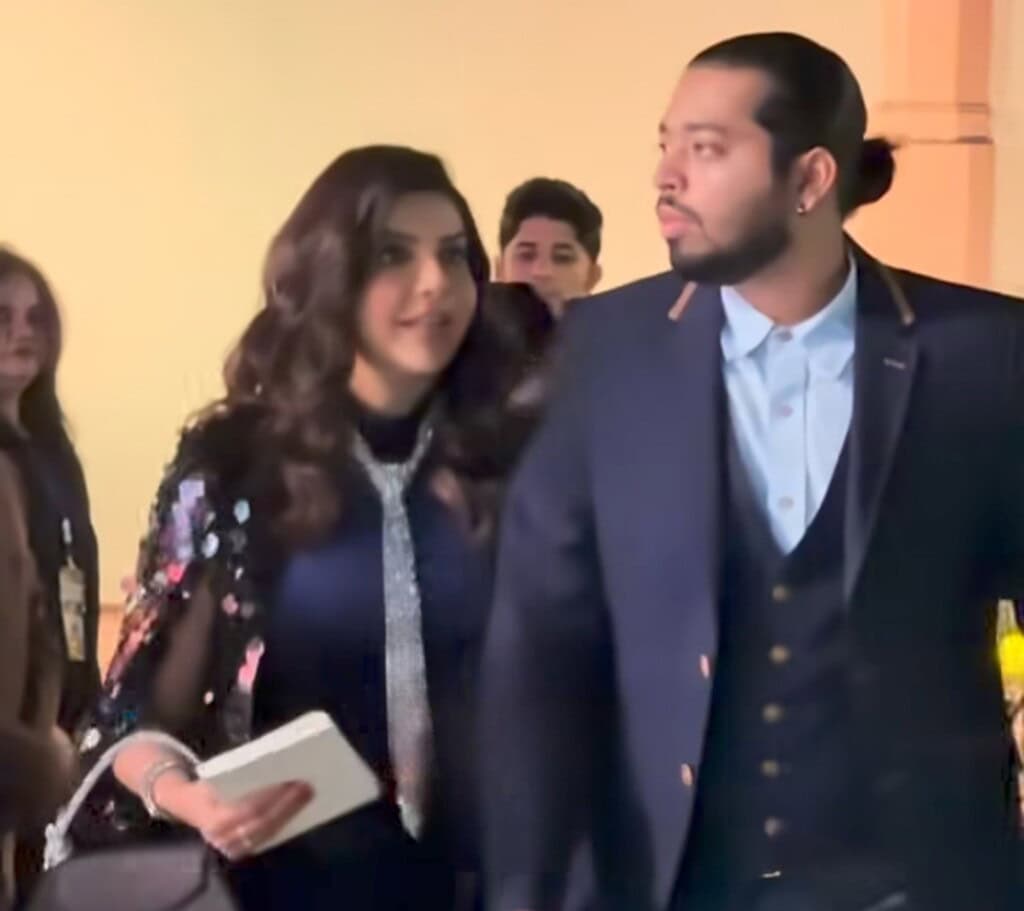 Nida Yasir’s Appearance in LSA with Son Gets Noticed