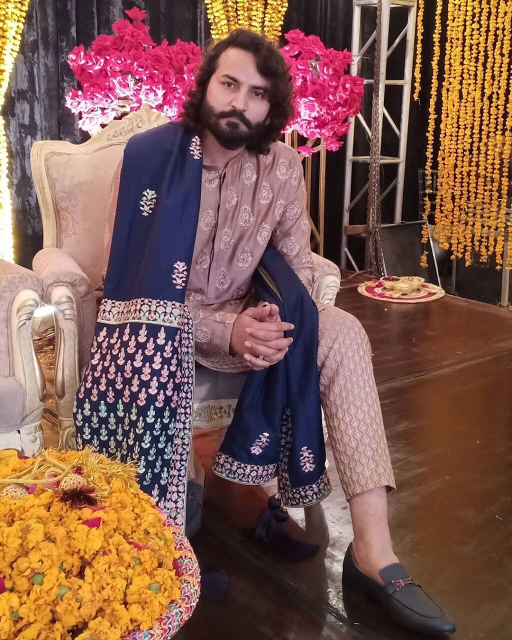 Qasim Ali Mureed’s Complaints with Feroze Khan & Tich Button Cast