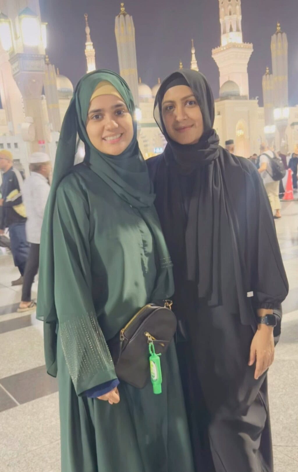 Rabya Kulsoom Pictures with Husband from Madina