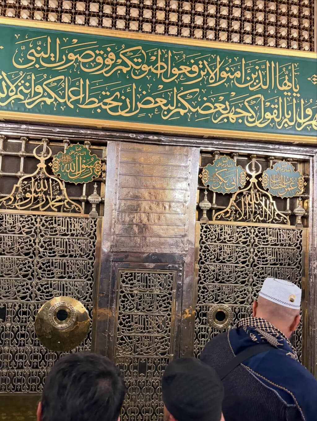 Rabya Kulsoom Pictures with Husband from Madina