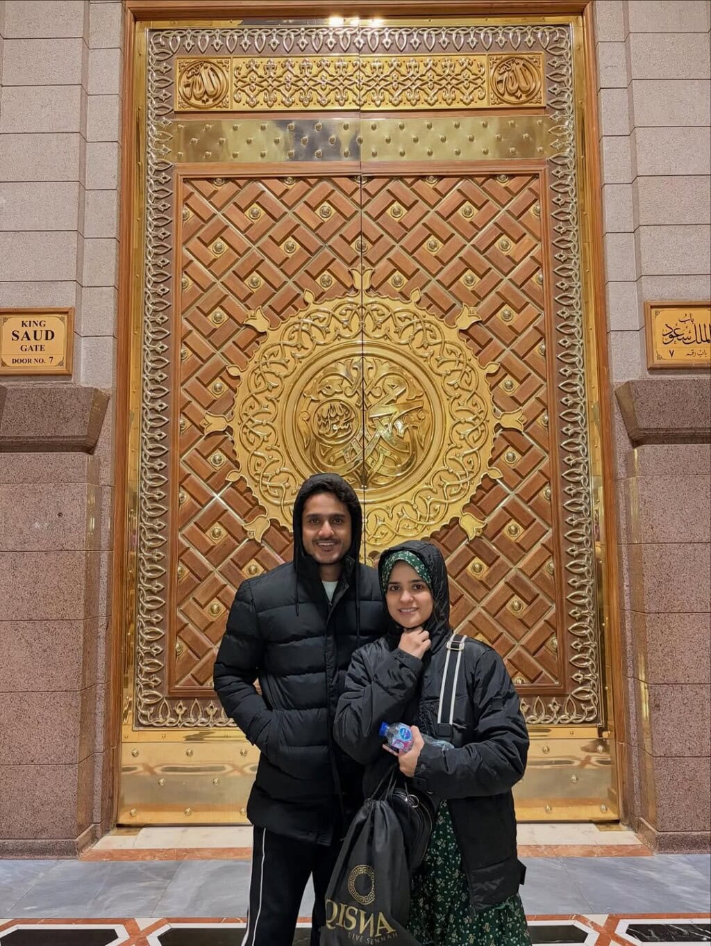 Rabya Kulsoom Pictures with Husband from Madina